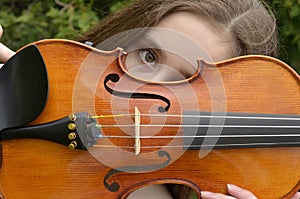 Violin peek-horizontal