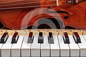 Violin on the piano keyboard