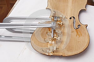 Violin top plate cracks repair