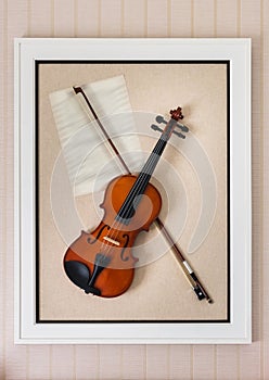 Violon with fiddlestick decoration