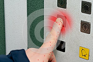 Viral infection is transmitted through objects. Coronavirus is transmitted through common objects. Viral infection on the buttons