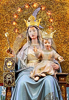 Virgen un nino coronado una bendición 