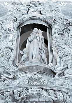 Virgin Mary statue in Valencia photo