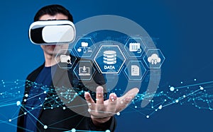 Virtual Reality Experience in Data Storage and Cloud Computing for Online Management Solutions with Technology in Focus