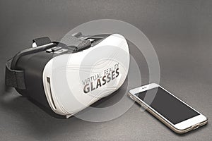 VIRTUAL REALITY - GLASSES AND PHONE VR