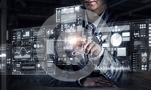 Virtual tehnologies in use . Mixed media