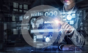 Virtual tehnologies in use . Mixed media