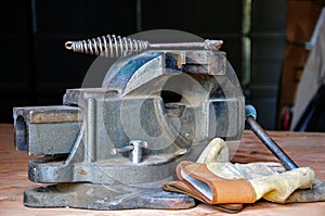 A vise, chipping hammer and a pair of gloves.