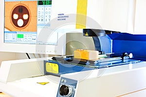 Vision measuring instrument