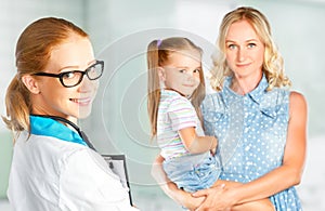 Visit mother and child to doctor pediatrician