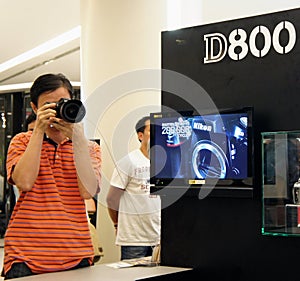 A visitor testing Nikon D800