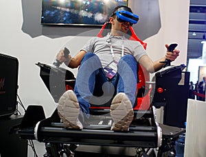 Visitors testing VR devices experiences in MWC 2019 side view