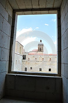 Vista de una torre del templo de Sto. Domingo desde el Convento de Santo Domingo en Oaxaca