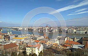 vista del Danubio y Parlamento hungaro photo