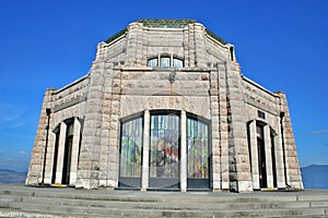 Vista House in Oregon photo