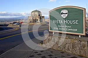 Vista house signpost and structure.