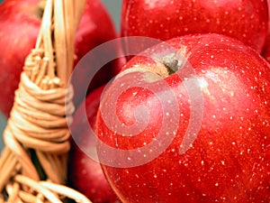 Vitamins basket - apples 2