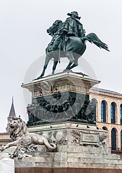 Vittorio Emanuele Statue