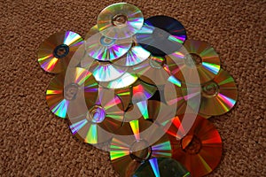Vivid color of CD and DVD discs.
