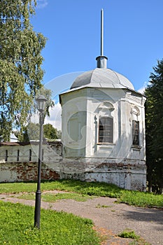 Vladimir, wall of the Theotokos-Rozhdestvensky monastery