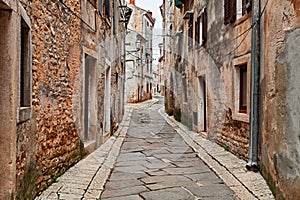 Vodnjan, Istria, Croatia: old alley in the town near Pula