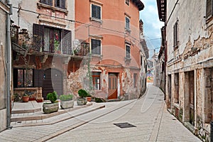 Vodnjan, Istria, Croatia: old alley in the town near Pula
