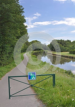 Voies Verte cycle route and sign in Burgundy