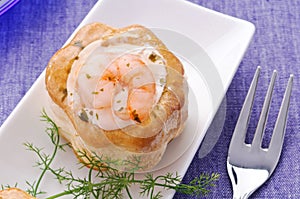 Vol au vent with shrimp in jelly