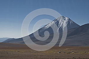 Volcan Licankabur en el Desierto de Atacama Chile