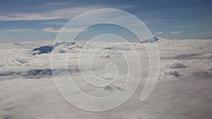Volcanes Popcatepetl e Iztaccihuatl entre las nubes photo