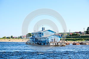 Pier Upper Uslon, ferry