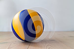 Vóleibol sobre el piso 