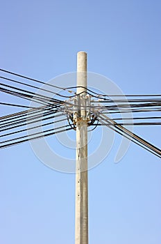 Voltage pylon