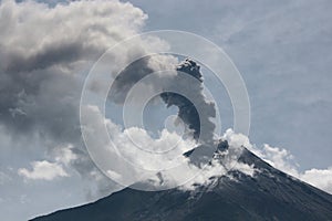 Vulcano eruption in ecuador