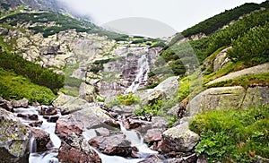 Vysoké Tatry, Slovensko - pohľad na vodopád Skok.