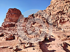 Wadi Rum - Formazioni rocciose nel deserto photo