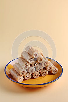 Wafer rolls on a plate