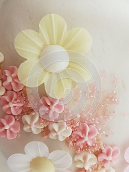 Wafter daisy cake decoration