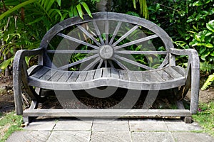 Wagon Wheel Lawn and Garden Bench