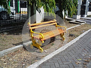 the waiting bench on the side