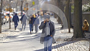 A walk on 5th Avenue along Central Park in New York - street photography