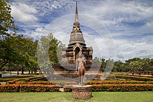 Walking Buddha and Minor Chedi at Wat Sa Si