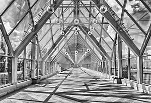 Walking inside Pushkinsky Pedestrian Covered Bridge in central M