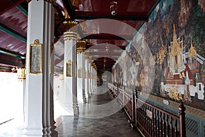 Walkway to see architecture and painting