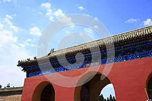 The wall of ancient Chinese architecture, glazed tile sculpture