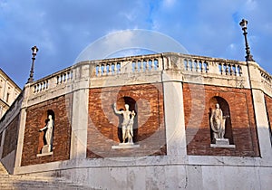 Wall with antique statues around The Quirinal Palace (Palazzo de