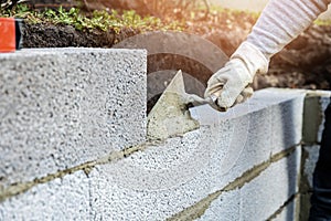 wall construction from expanded clay blocks, applying mortar