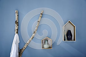 Stena dekorácie breza vetva šatník a vták domy 