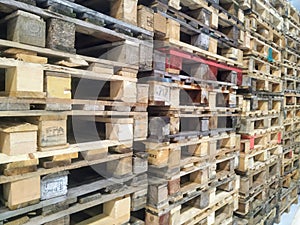 Wall of palets