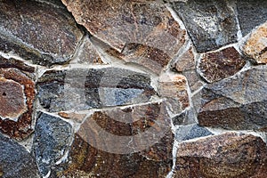 Wall paved with natural stone of irregular shape